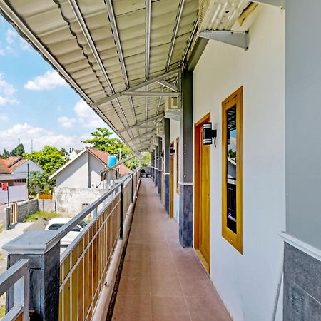 Oyo 90325 Pondok Dnayu Syariah Jarakan Exterior photo